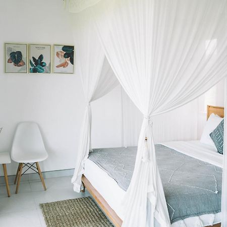 Three Palms Surf & Stay Medewi Airsatang Екстер'єр фото