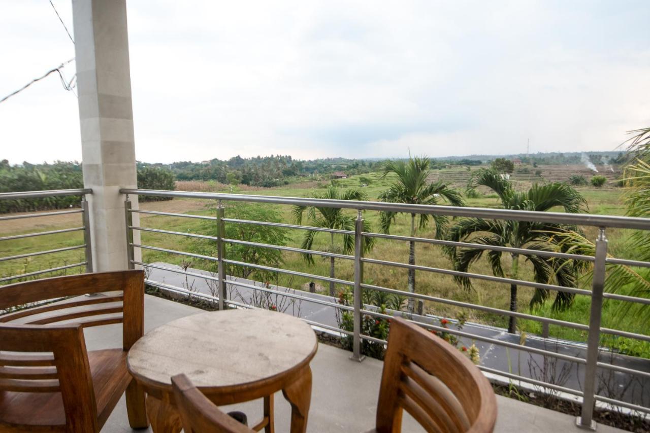 Three Palms Surf & Stay Medewi Airsatang Екстер'єр фото