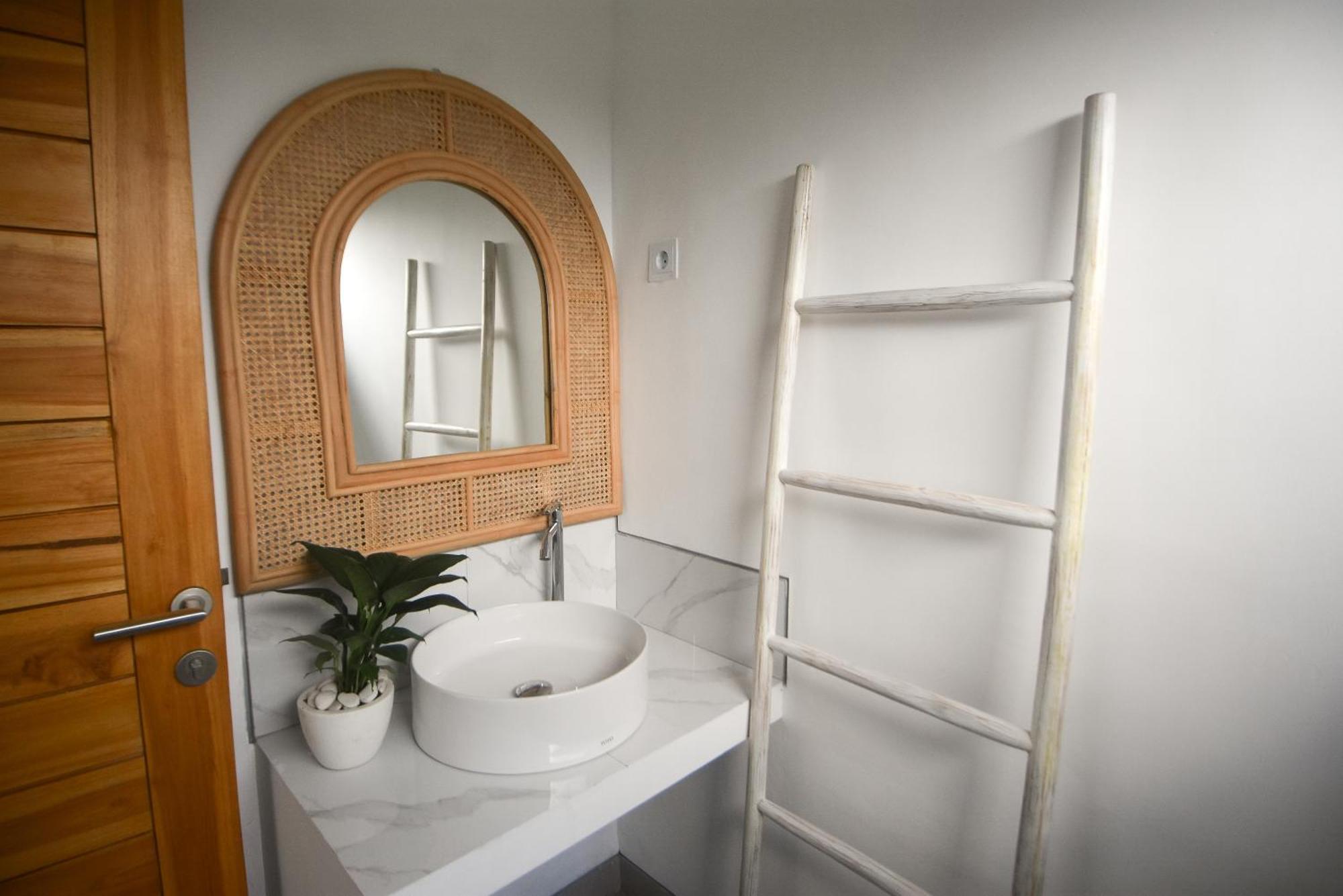 Three Palms Surf & Stay Medewi Airsatang Екстер'єр фото