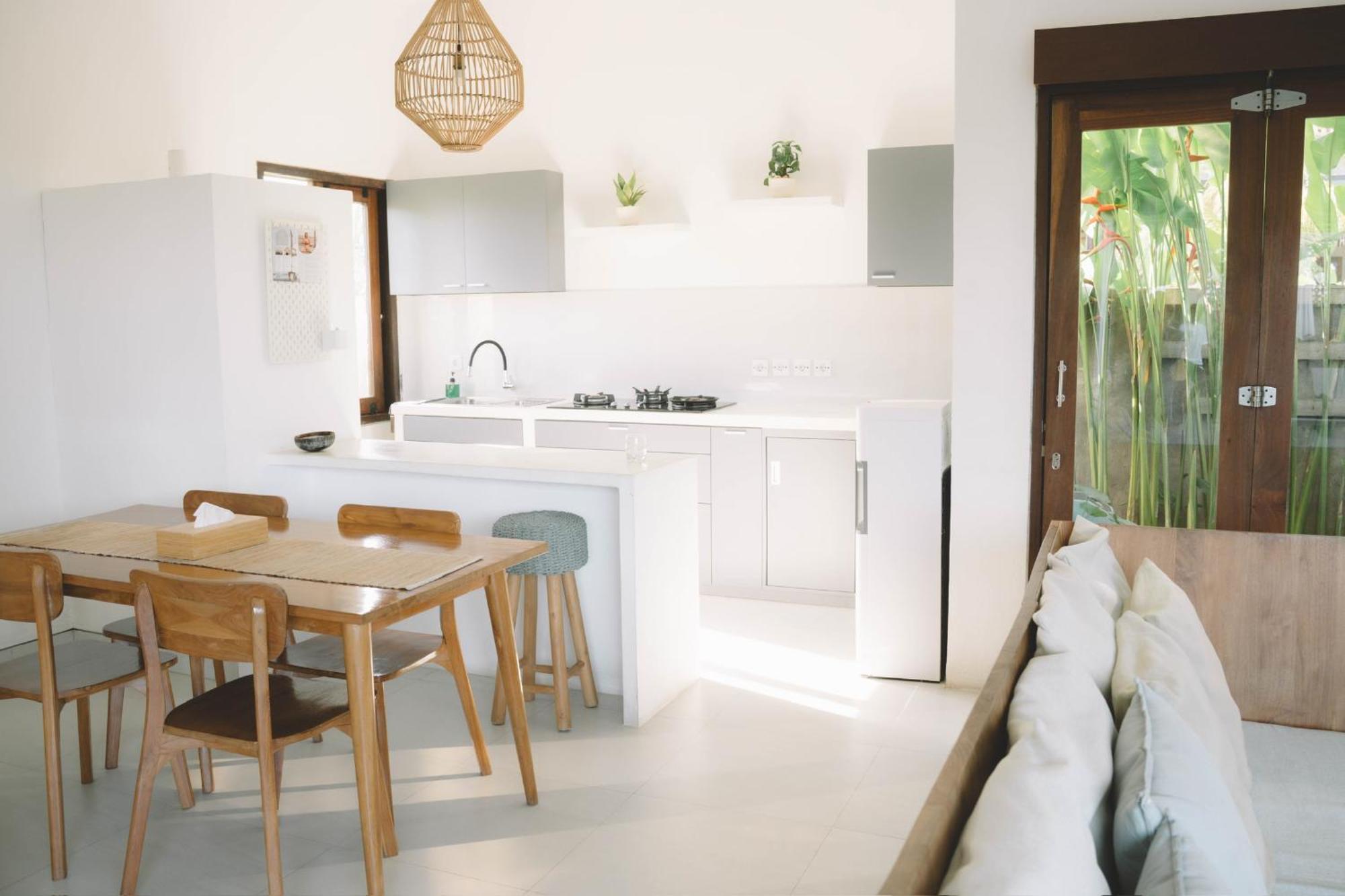 Three Palms Surf & Stay Medewi Airsatang Екстер'єр фото