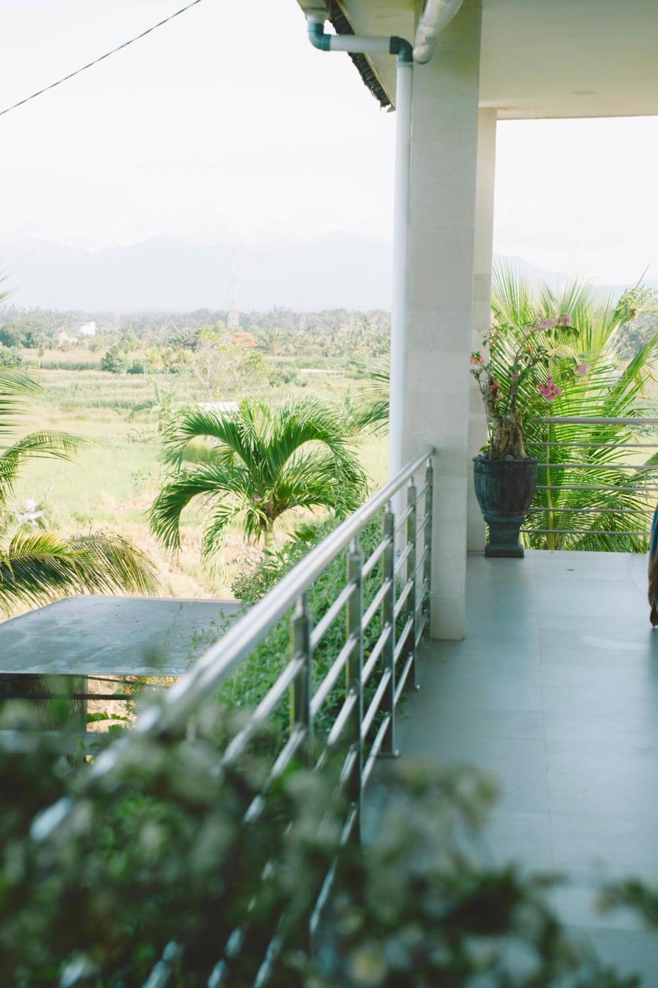 Three Palms Surf & Stay Medewi Airsatang Екстер'єр фото