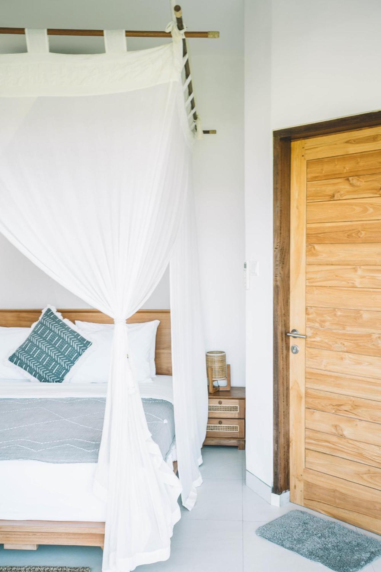 Three Palms Surf & Stay Medewi Airsatang Екстер'єр фото