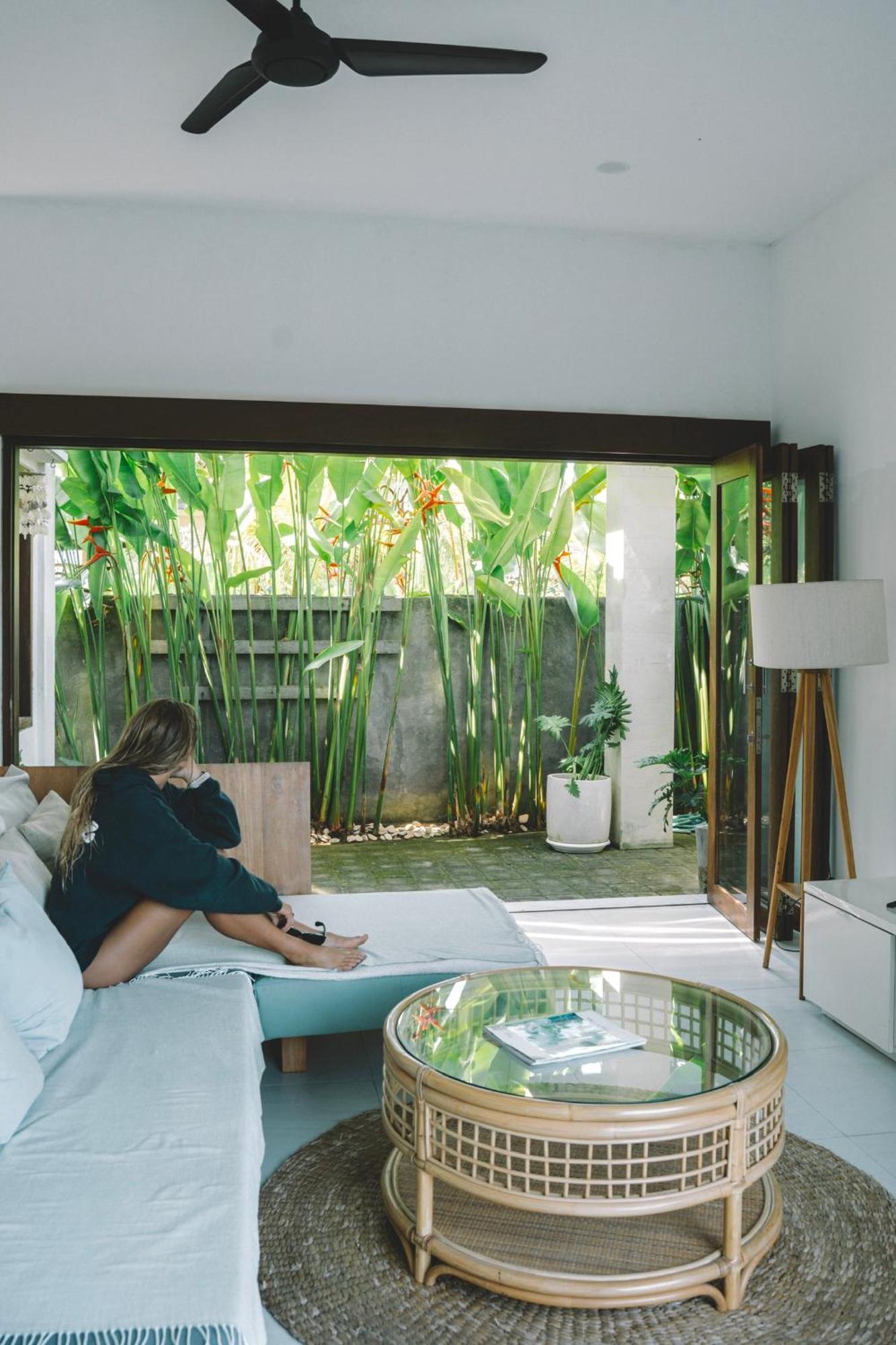 Three Palms Surf & Stay Medewi Airsatang Екстер'єр фото